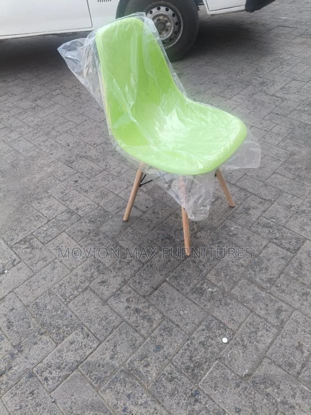 Eames Relaxing Chair - main view