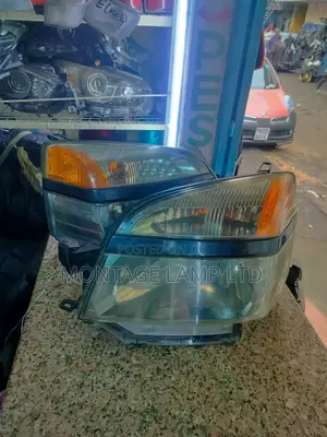 Headlight Voxy 2003