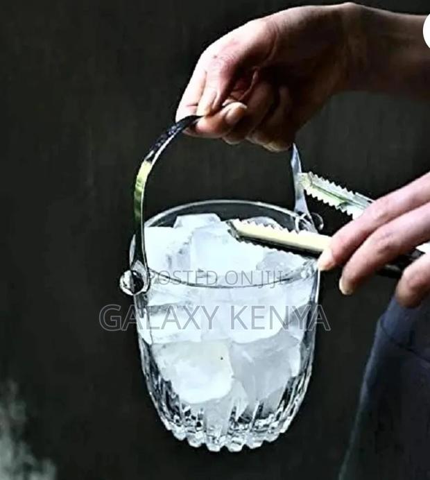 Portable Ice Cube Bucket With Handle - main view