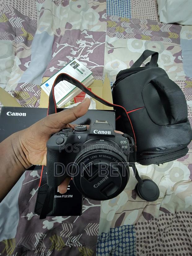 Canon Eos R10 - main view