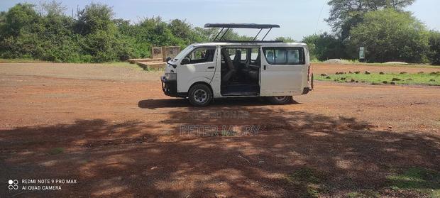 Toyota HiAce 2010 White - thumbnail 4
