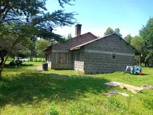 Thome Garden Estate Prime Residential 1/2 Ac With an Old Building