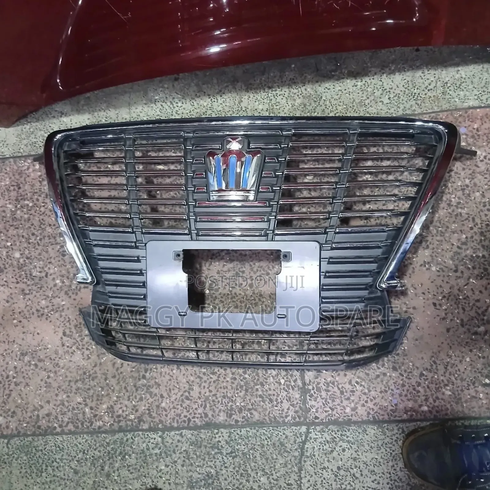 Toyota Crown Royal 2014 Front Grill
