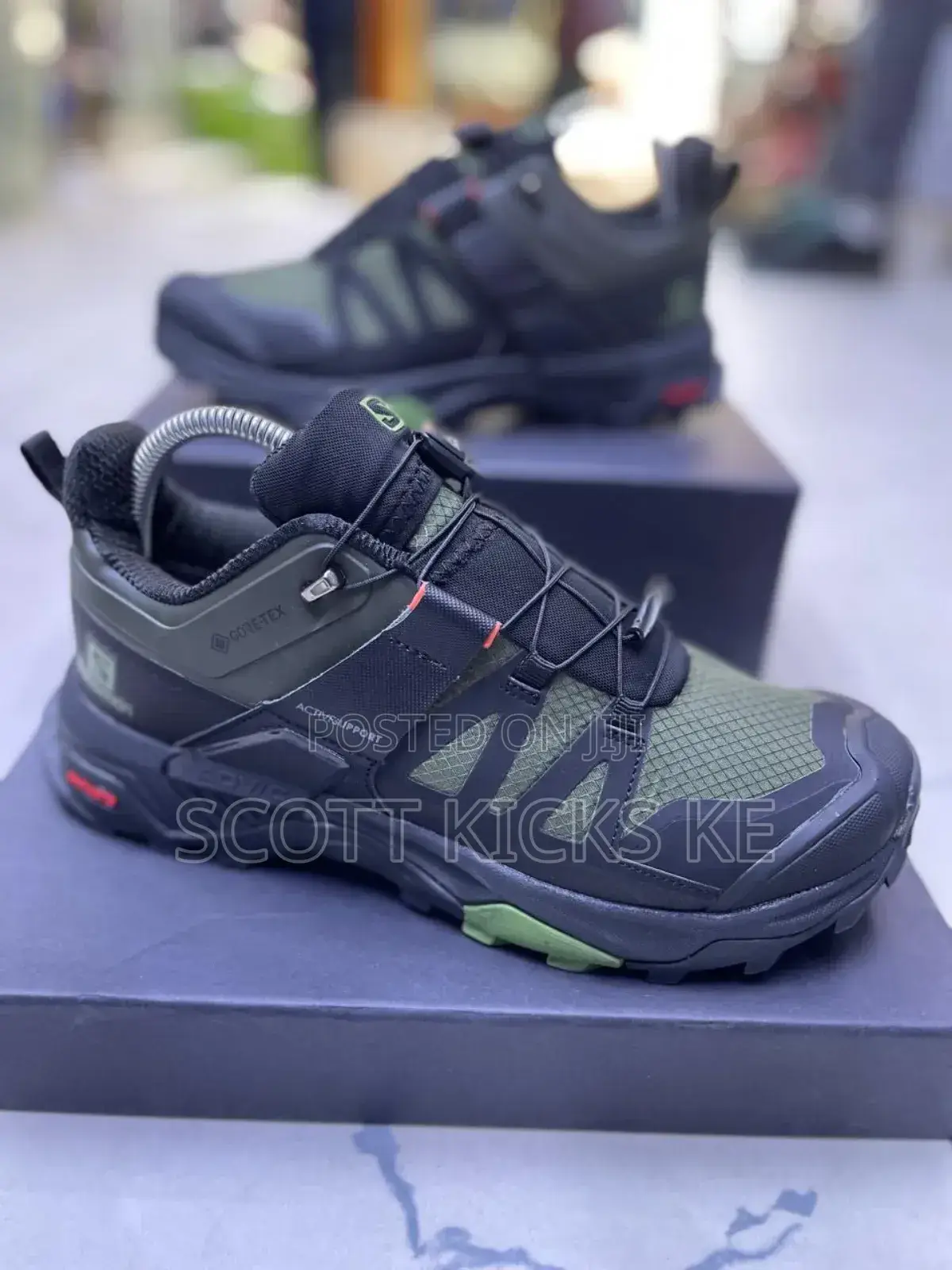 Columbia Gore-Tex Available Perfect for Hiking and Daily Errands.