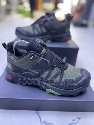 Columbia Gore-Tex Available Perfect for Hiking and Daily Errands.
