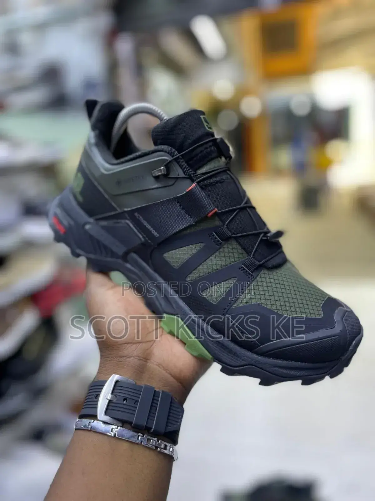 Columbia Gore-Tex Available Perfect for Hiking and Daily Errands.