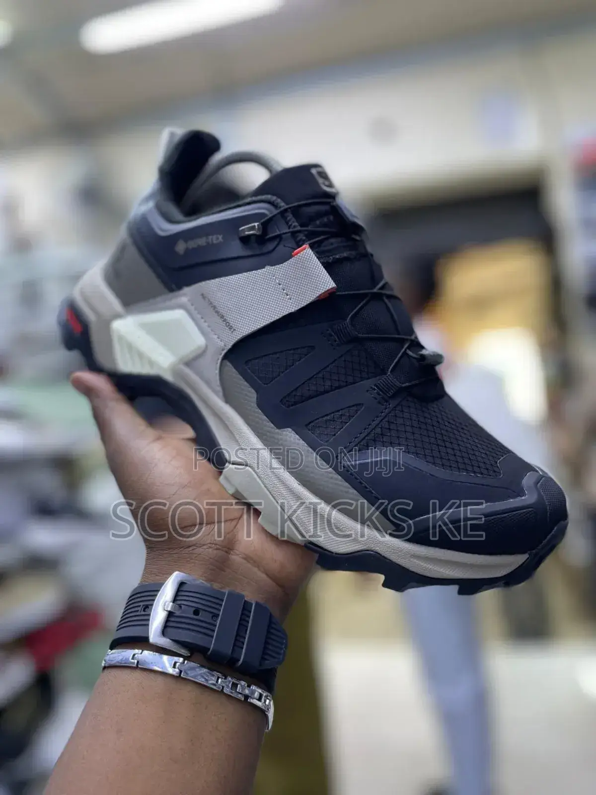 Columbia Gore-Tex Available Perfect for Hiking and Daily Errands.