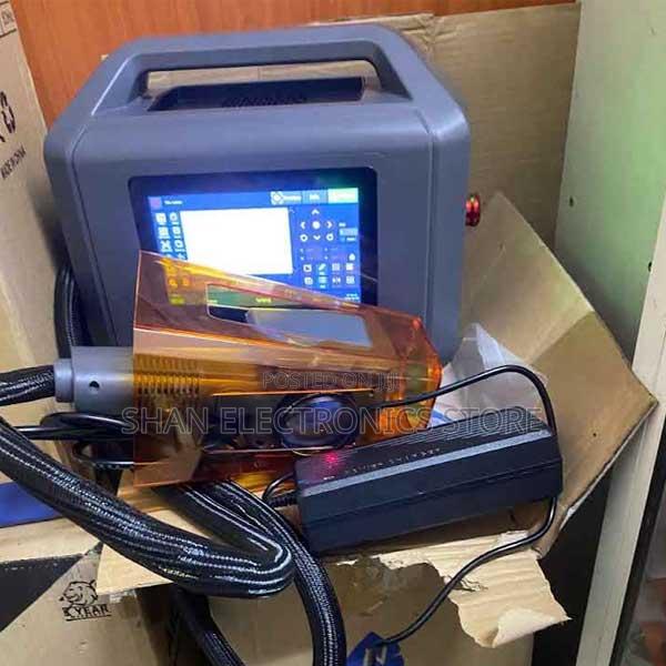 Lightweight and Portable Handheld >Metal Fiber Laser 20w /30w/ 50w