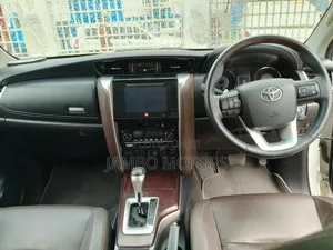Toyota Fortuner 2.8 D RWD 2019 White