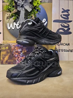 Adidas Adistar Jellyfish  
Tripple Black
