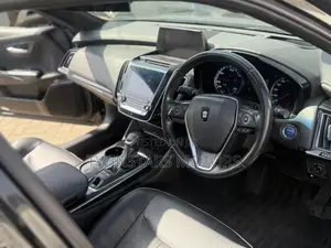 Toyota Crown 2019 Black
