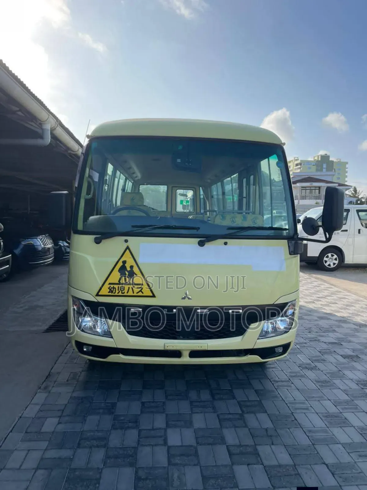 Mitsubishi Fuso Rosa 2019 Yellow