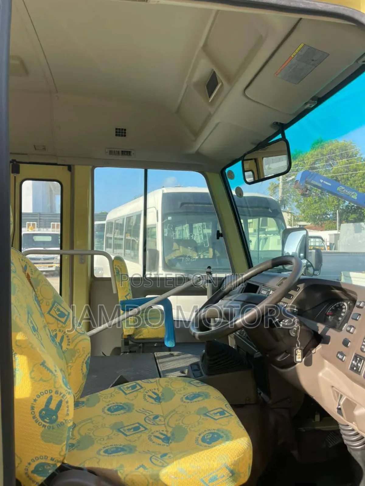 Mitsubishi Fuso Rosa 2019 Yellow