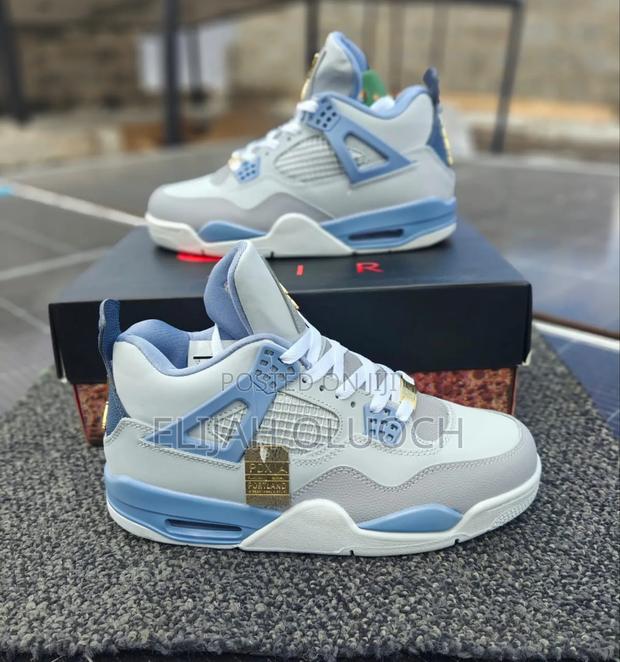 Air  Jordan 4 Unc - main view