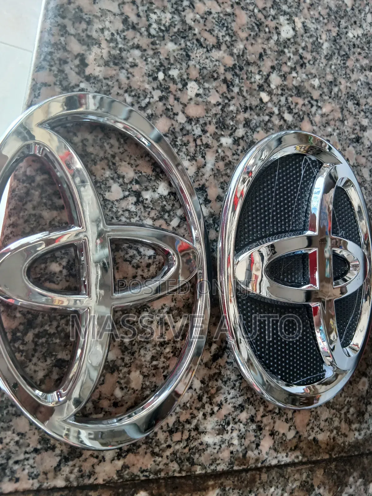 Front Grill Toyota Logo Emblem/ Front Grill Toyota Logo/ Emblem