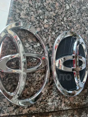 Front Grill Toyota Logo Emblem/ Front Grill Toyota Logo/ Emblem