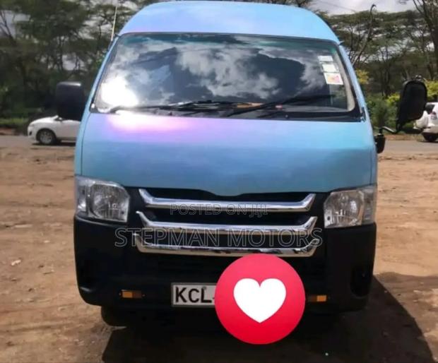 Toyota HiAce 2011 Blue