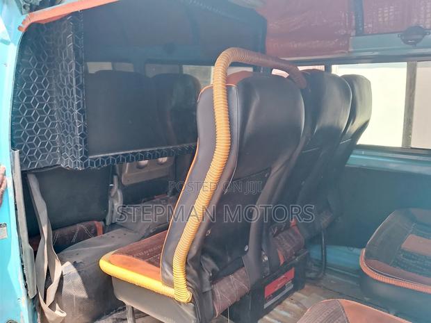Toyota HiAce 2011 Blue - thumbnail 5
