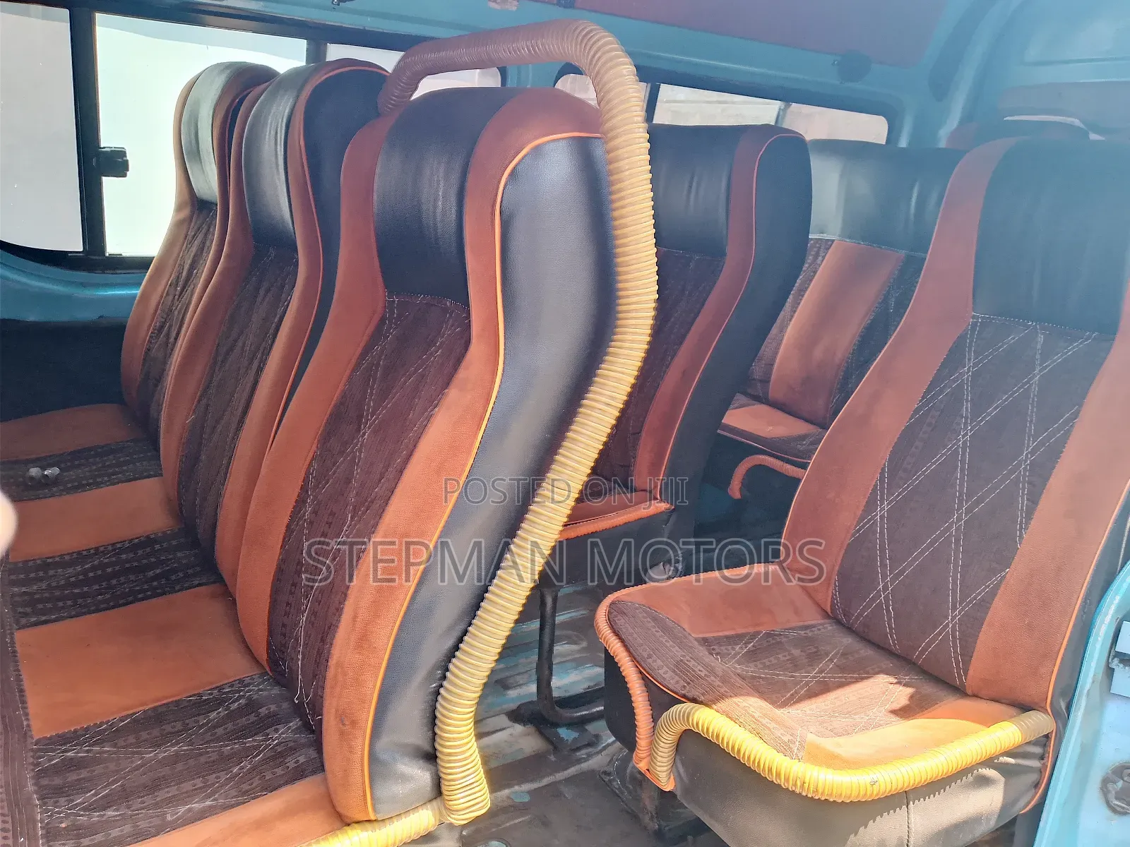 Toyota HiAce 2011 Blue