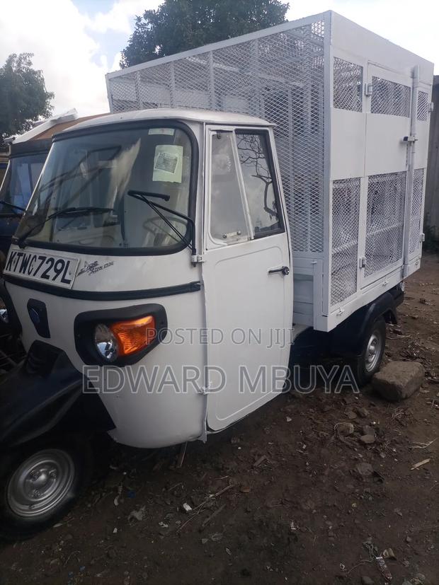 Piaggio 2022 White - thumbnail 2