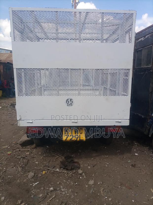 Piaggio 2022 White - thumbnail 3