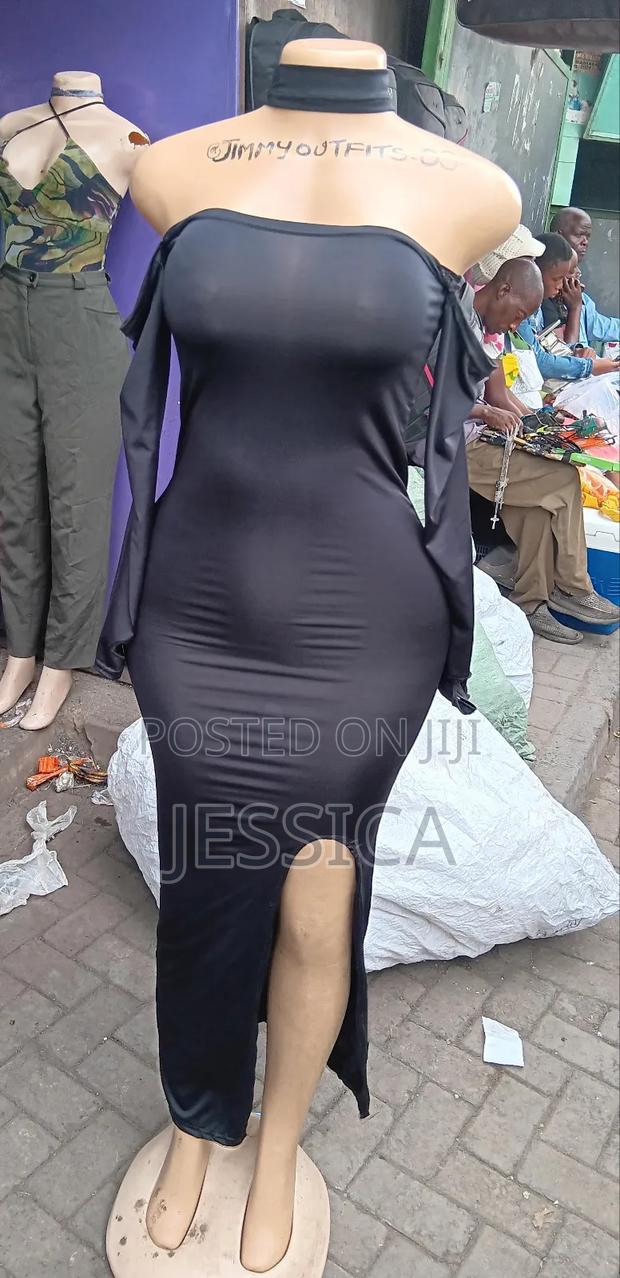 Black Off-the-Shoulder Maxi Dress - thumbnail 2