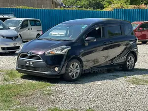 Toyota Sienta 1.5 Hybrid FWD 2019 Purple