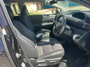 Toyota Sienta 1.5 Hybrid FWD 2019 Purple
