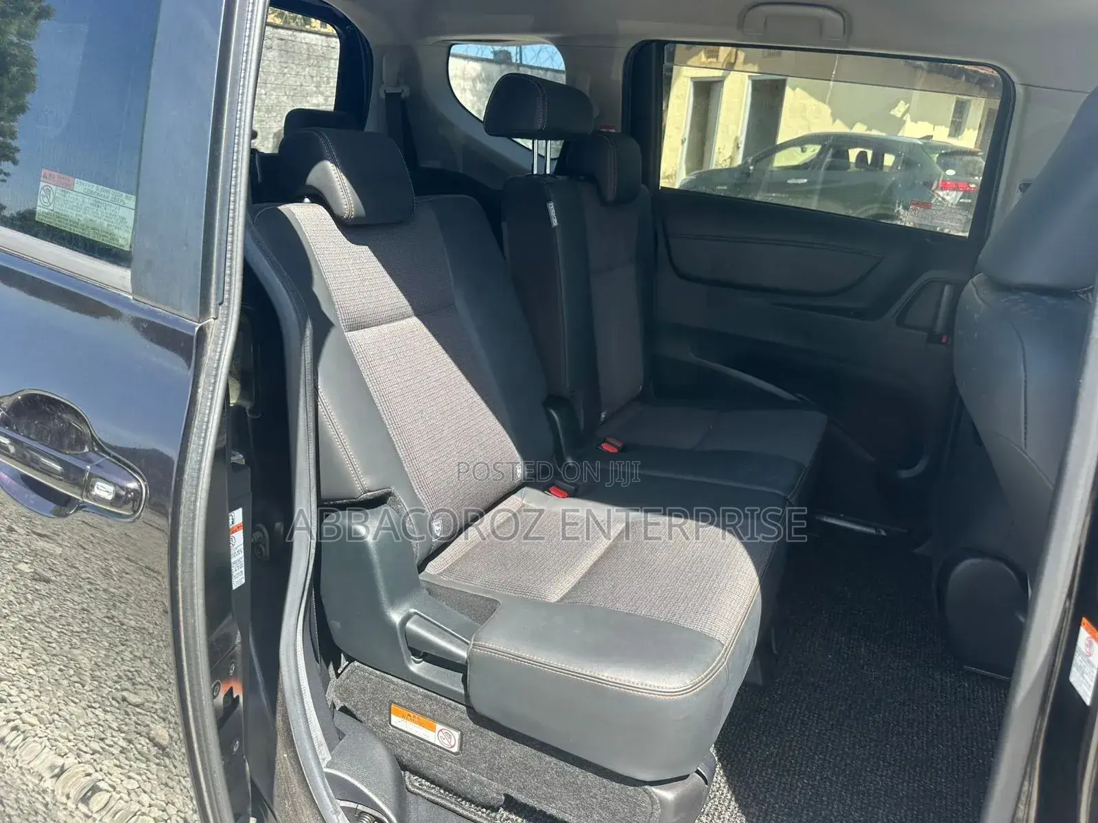 Toyota Sienta 1.5 Hybrid FWD 2019 Purple