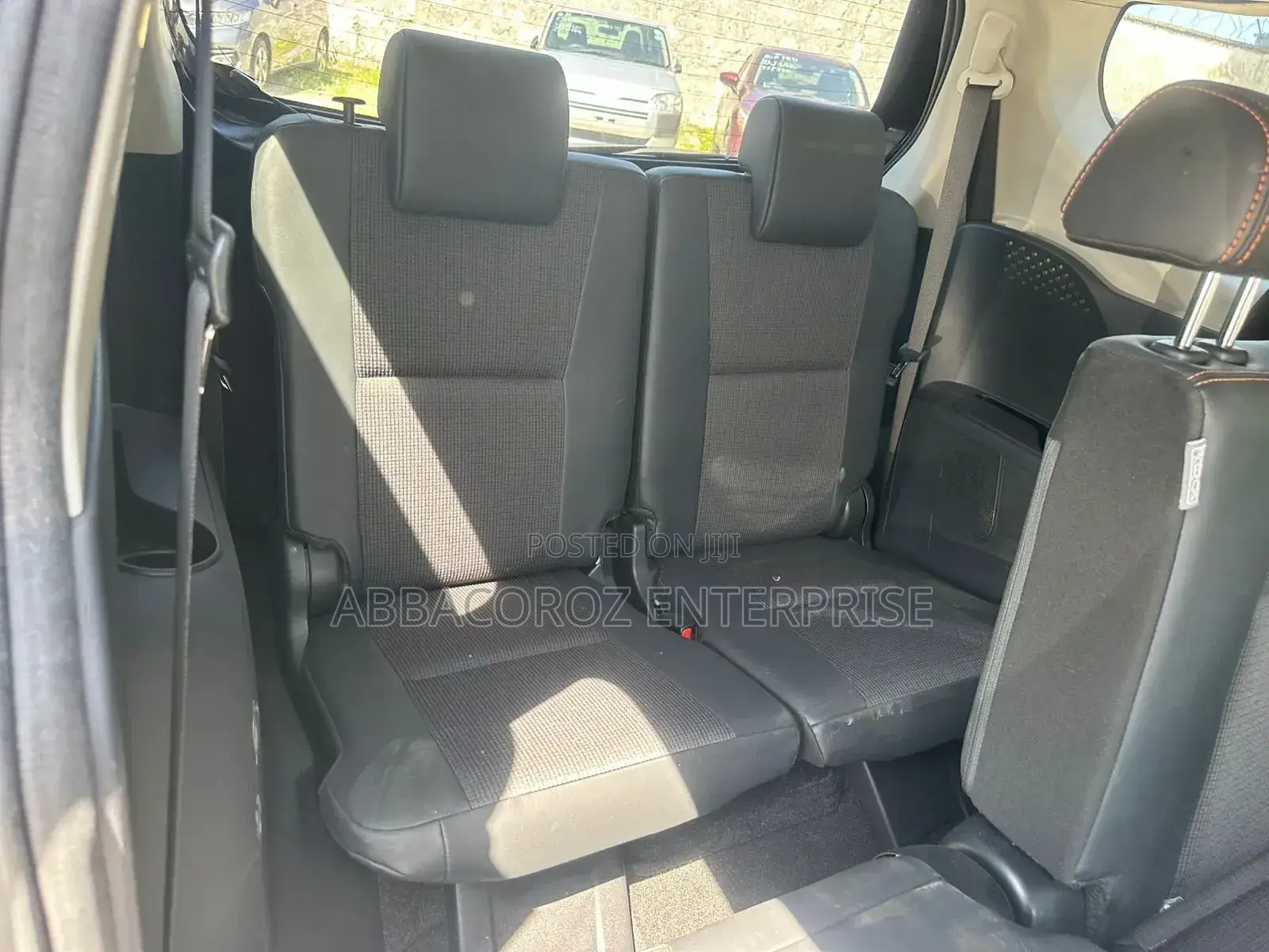 Toyota Sienta 1.5 Hybrid FWD 2019 Purple