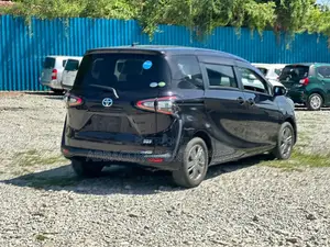 Toyota Sienta 1.5 Hybrid FWD 2019 Purple