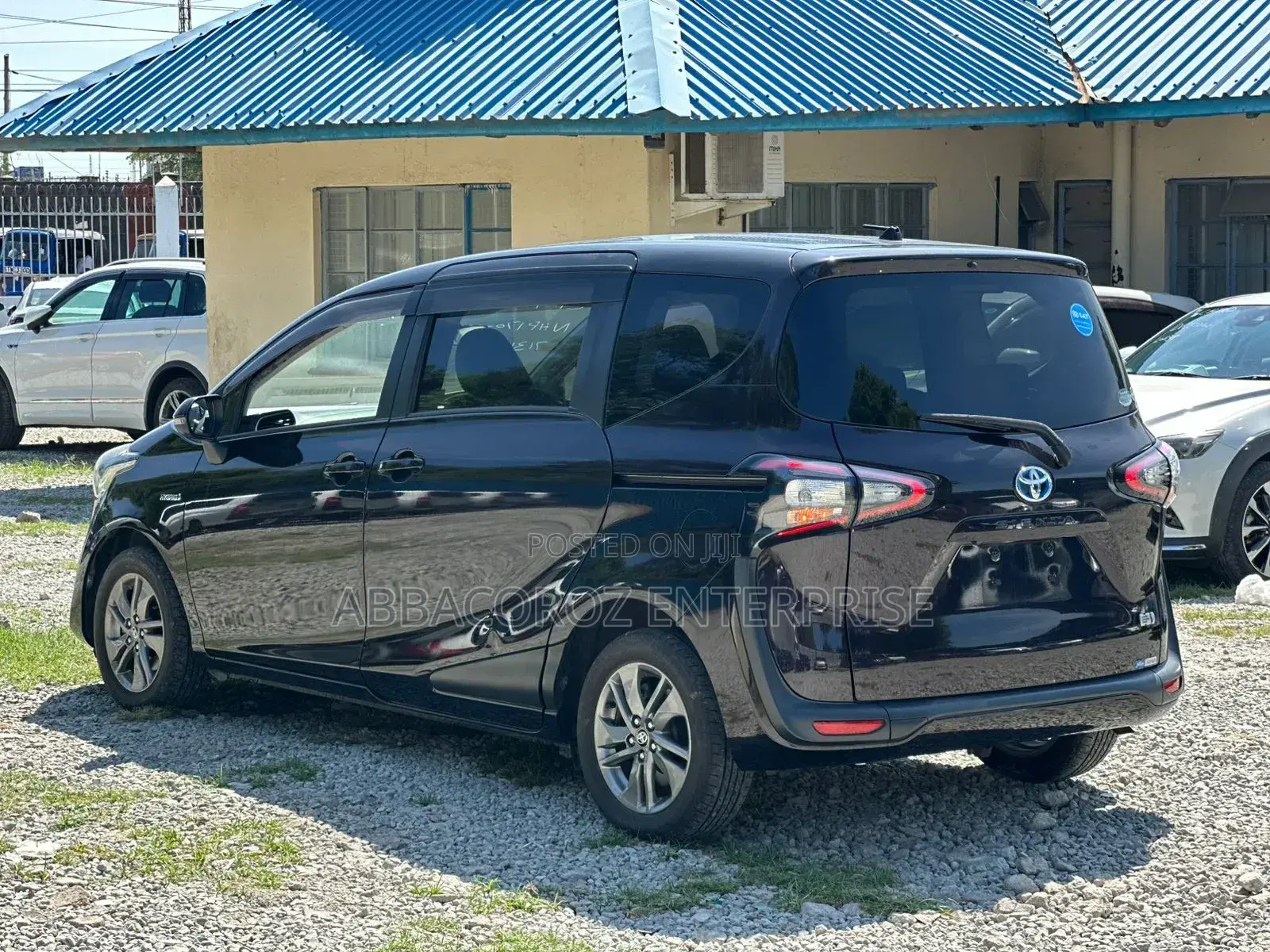 Toyota Sienta 1.5 Hybrid FWD 2019 Purple
