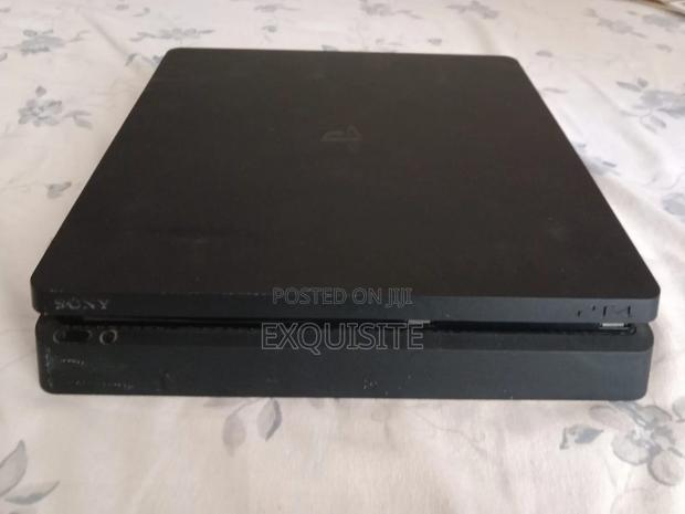 Ps4 Slim ( 4 Free Games 2 Brand New Controllers) - thumbnail 3