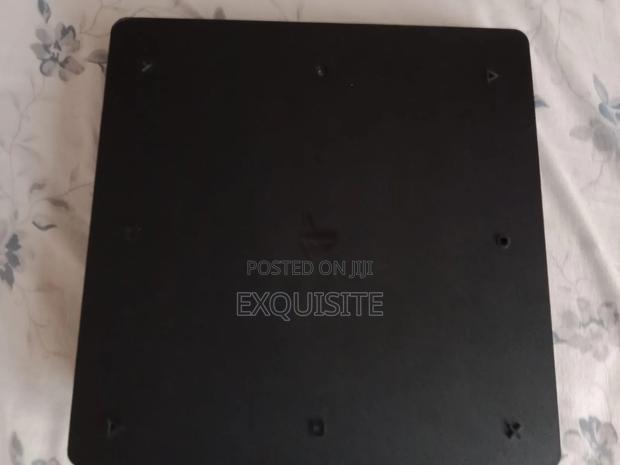 Ps4 Slim ( 4 Free Games 2 Brand New Controllers) - thumbnail 4