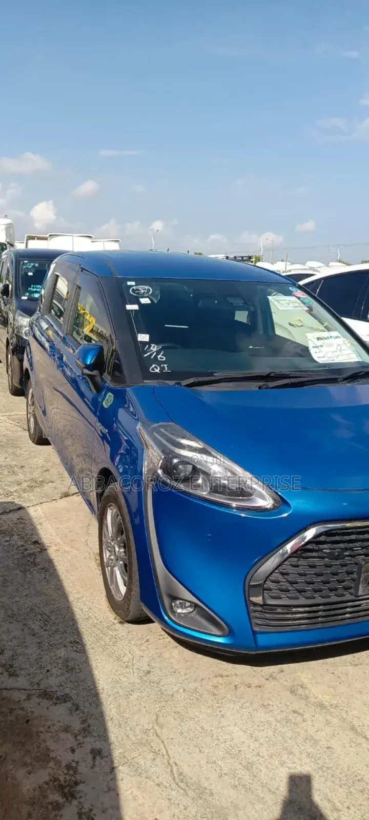 Toyota Sienta 1.5 Hybrid FWD 2019 Blue