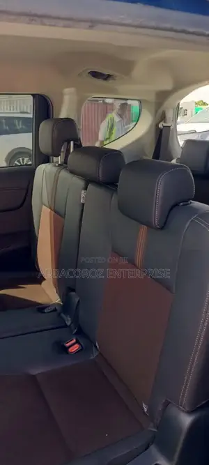 Toyota Sienta 1.5 Hybrid FWD 2019 Blue
