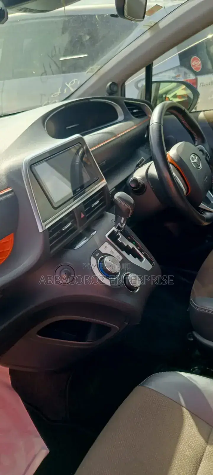 Toyota Sienta 1.5 Hybrid FWD 2019 Blue