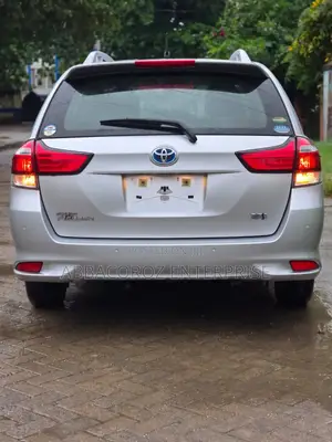 Toyota Corolla Fielder 1.5 Hybrid FWD 2019 Silver