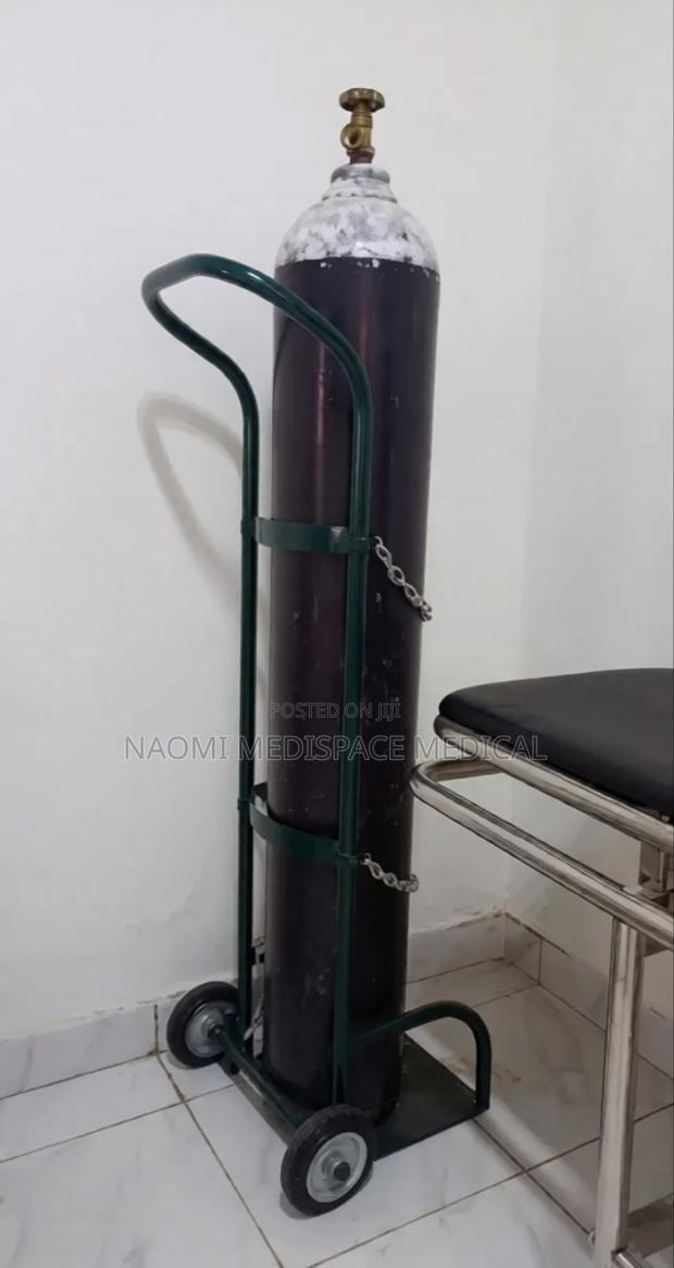 8.5m3 Full Oxygen Cylinder With Oxygen, Regulator and a Trolley - main view