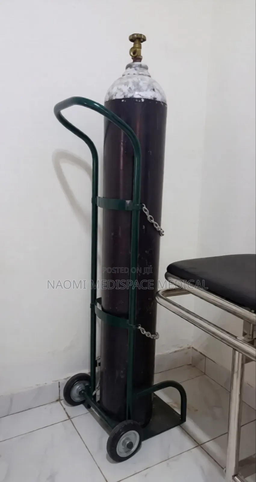 8.5m3 Full Oxygen Cylinder With Oxygen, Regulator and a Trolley