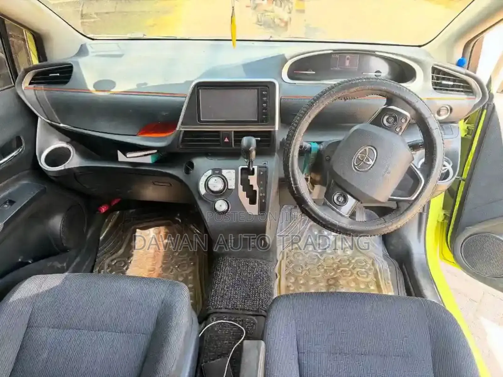Toyota Sienta 2015 Green
