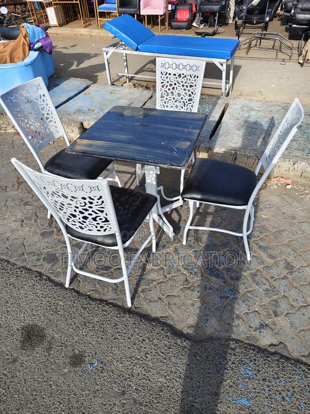 Restaurants 4chairs and 1table Black and White - thumbnail 2