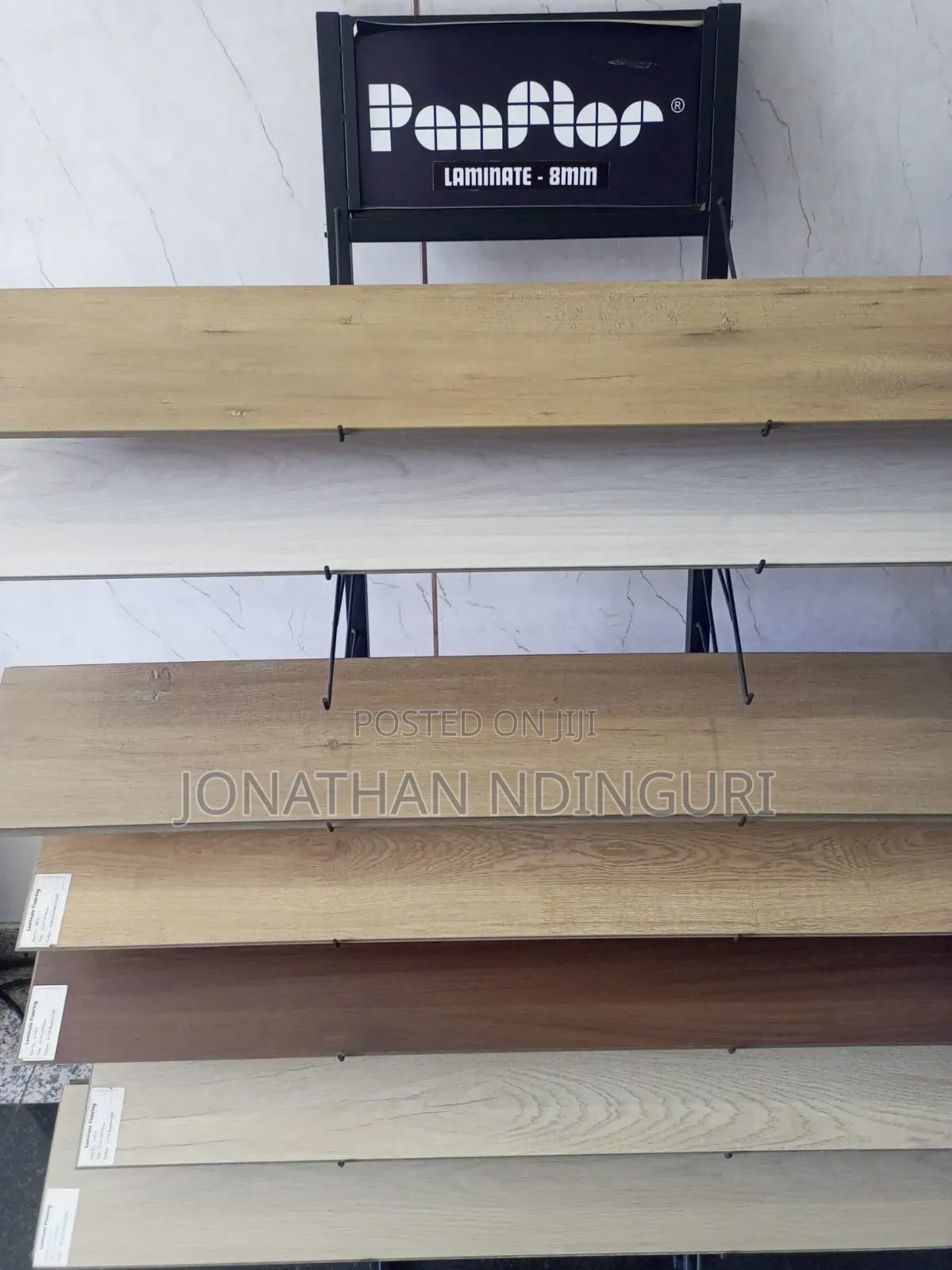 SPC Flooring Plunks