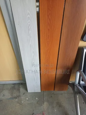 SPC Flooring Plunks