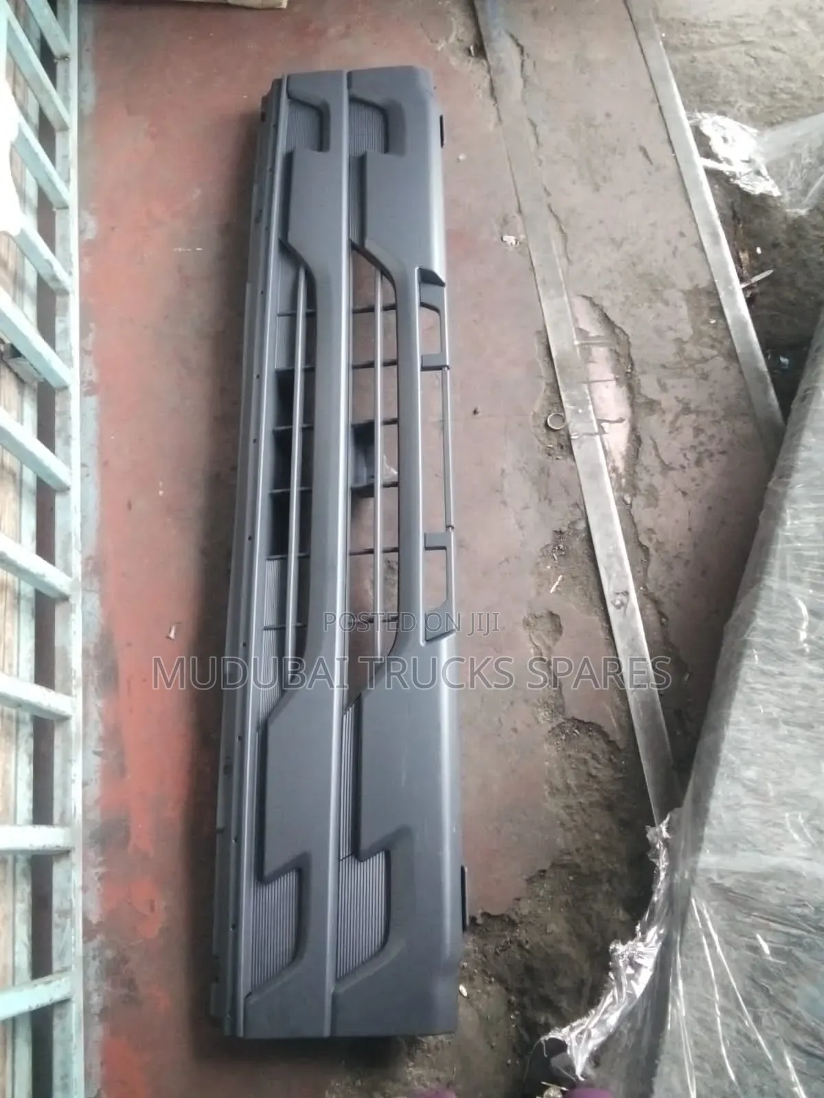 Isuzu Frr90 Front Grille