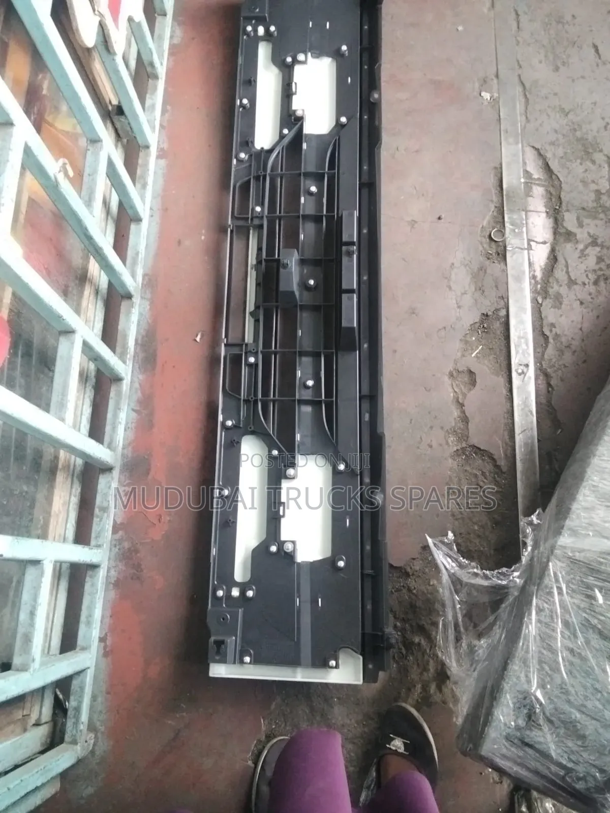 Isuzu Frr90 Front Grille