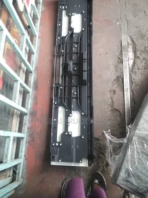 Isuzu Frr90 Front Grille