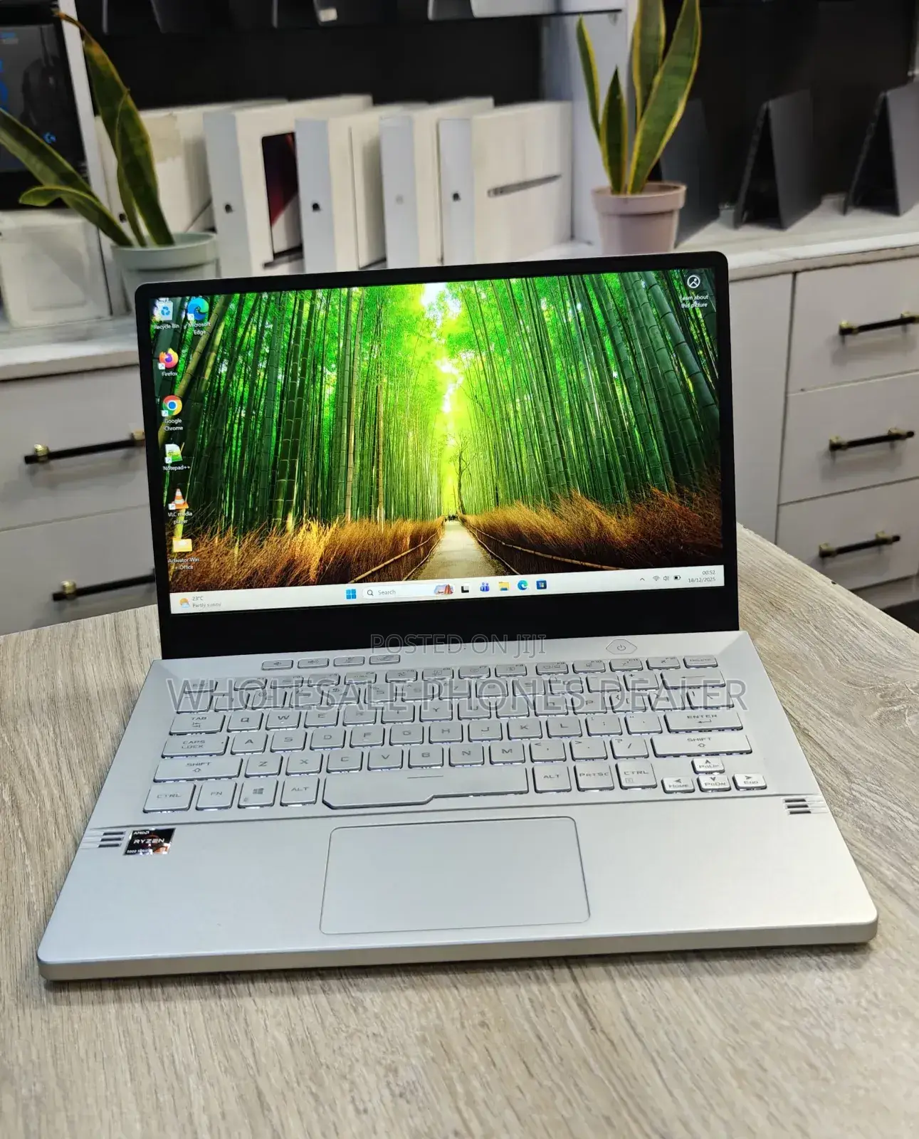 Laptop Asus ROG Zephyrus G14 16GB AMD Ryzen 9 SSD 1T
