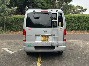 Toyota HiAce 2018 Silver