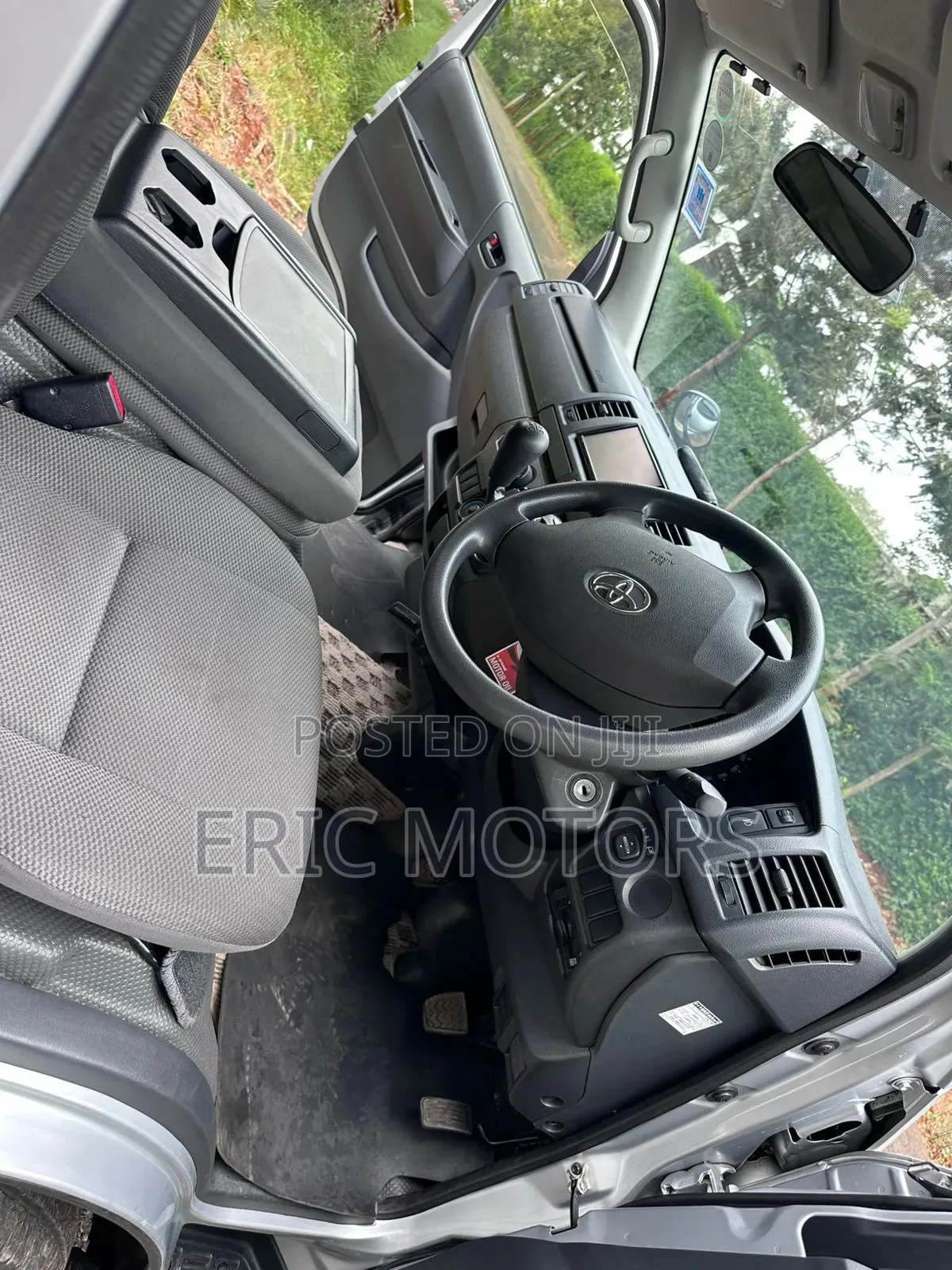 Toyota HiAce 2018 Silver